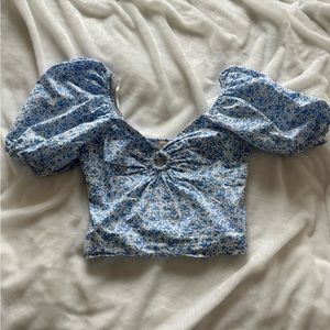 puffer sleeve crop top! US S! fits M.